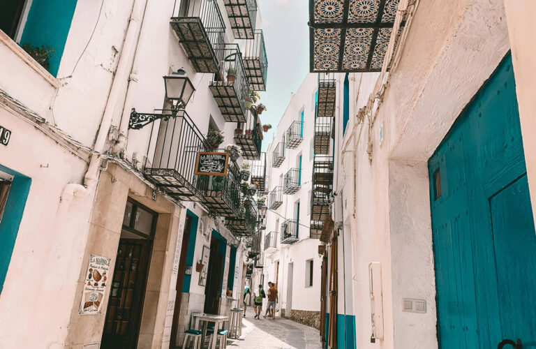 Inspiramar, escapada romàntica Peníscola. Carrer del castell de Peníscola.